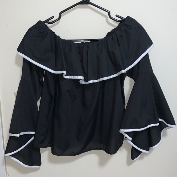 off the shoulder top w/ while outline and sleeves - Picture 1 of 1